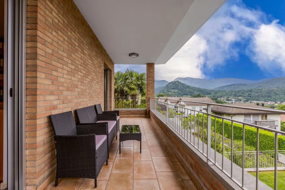 Superbe villa 5.5 pièces comme neuve avec piscine à Manno
