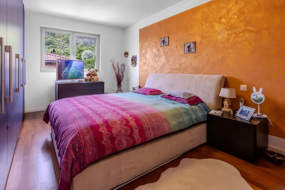 Superbe villa 5.5 pièces comme neuve avec piscine à Manno