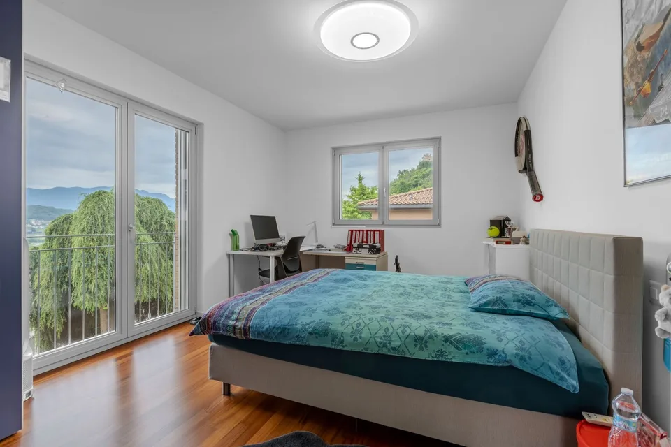 Superbe villa 5.5 pièces comme neuve avec piscine à Manno