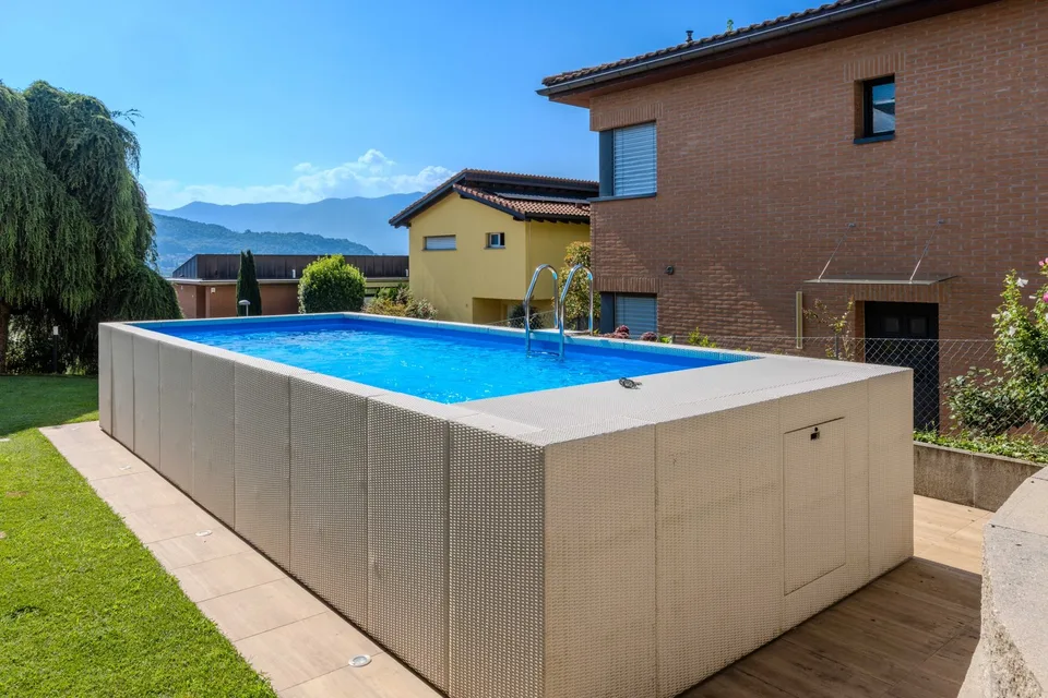 Superbe villa 5.5 pièces comme neuve avec piscine à Manno