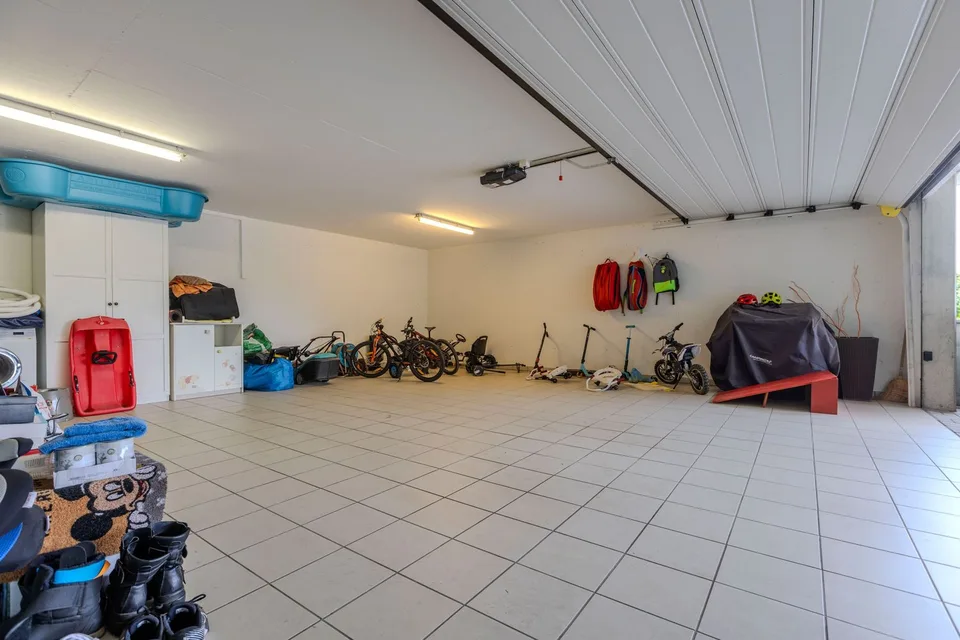 Superbe villa 5.5 pièces comme neuve avec piscine à Manno