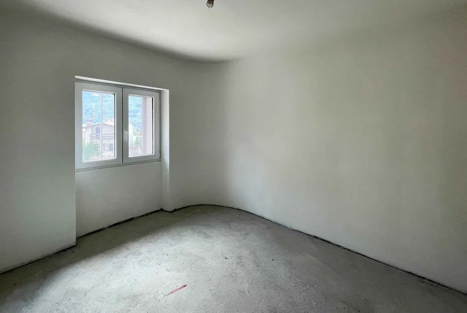 GRANDE CASA 6.5 LOCALI INTERAMENTE RINNOVATA A MIGLIEGLIA