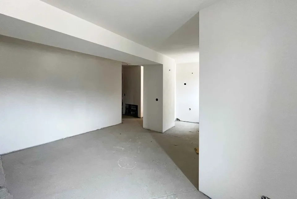 GRANDE CASA 6.5 LOCALI INTERAMENTE RINNOVATA A MIGLIEGLIA