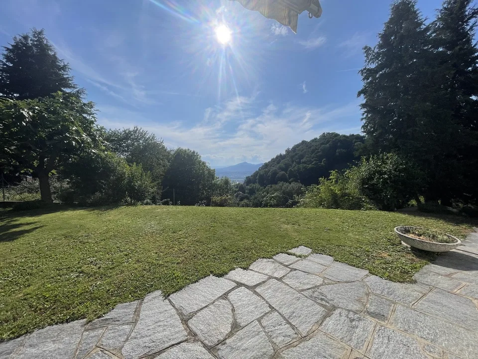 BELLA CASA PANORAMICA 5.5 CON DOPPIO POSTEGGIO