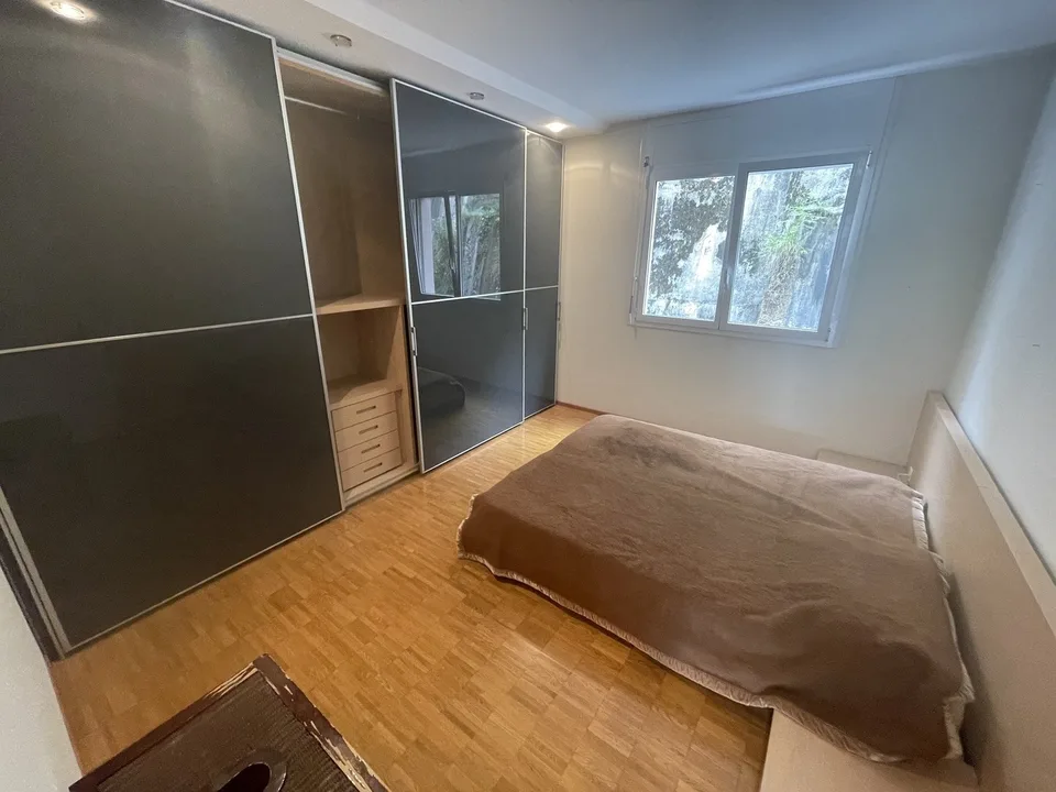 APPARTEMENT 4.5 AVEC VUE SPLENDIDE SUR LA VILLE ET PARTIELLE SUR LE LAC