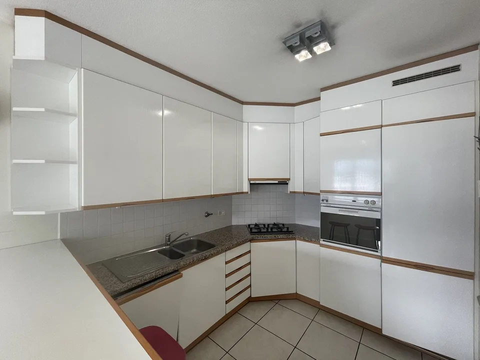 APPARTEMENT 4.5 AVEC VUE SPLENDIDE SUR LA VILLE ET PARTIELLE SUR LE LAC