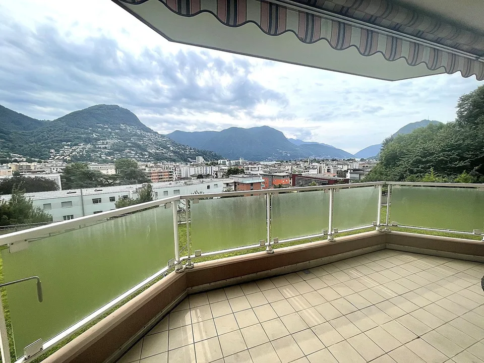 APPARTEMENT 4.5 AVEC VUE SPLENDIDE SUR LA VILLE ET PARTIELLE SUR LE LAC