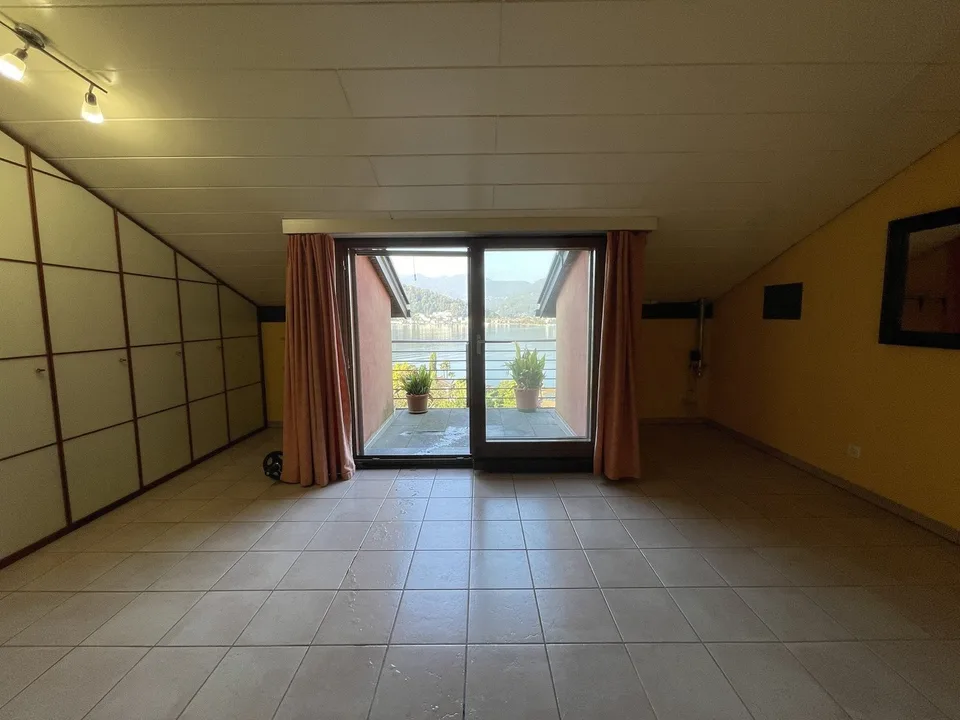 INTERESSANTE CASA 4.5 CON INCANTEVOLE VISTA LAGO