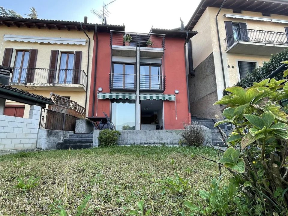 INTERESSANTE CASA 4.5 CON INCANTEVOLE VISTA LAGO