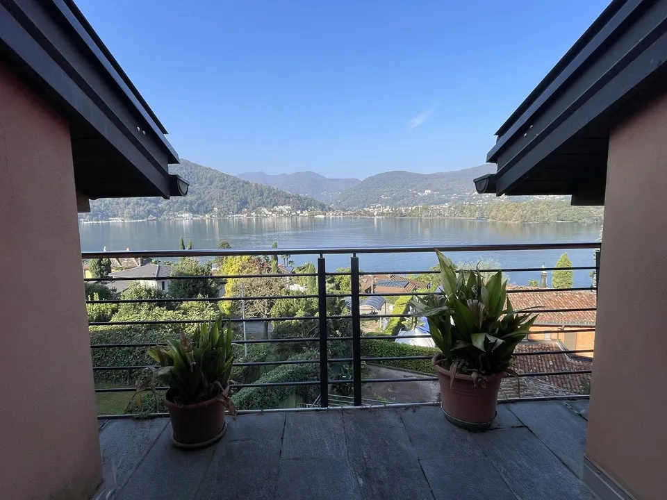 INTERESSANTE CASA 4.5 CON INCANTEVOLE VISTA LAGO
