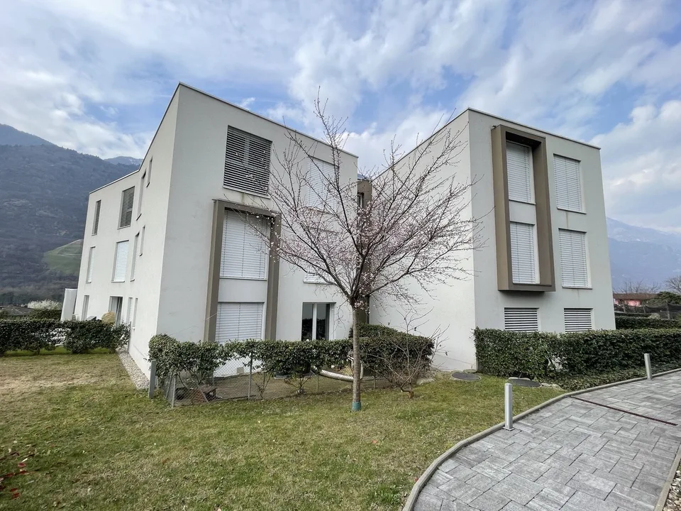 Appartement moderne et spacieux 2.5 pièces avec deux places de parking intérieures