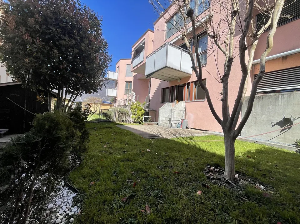 Appartement spacieux 2.5 pièces avec jardin rénové