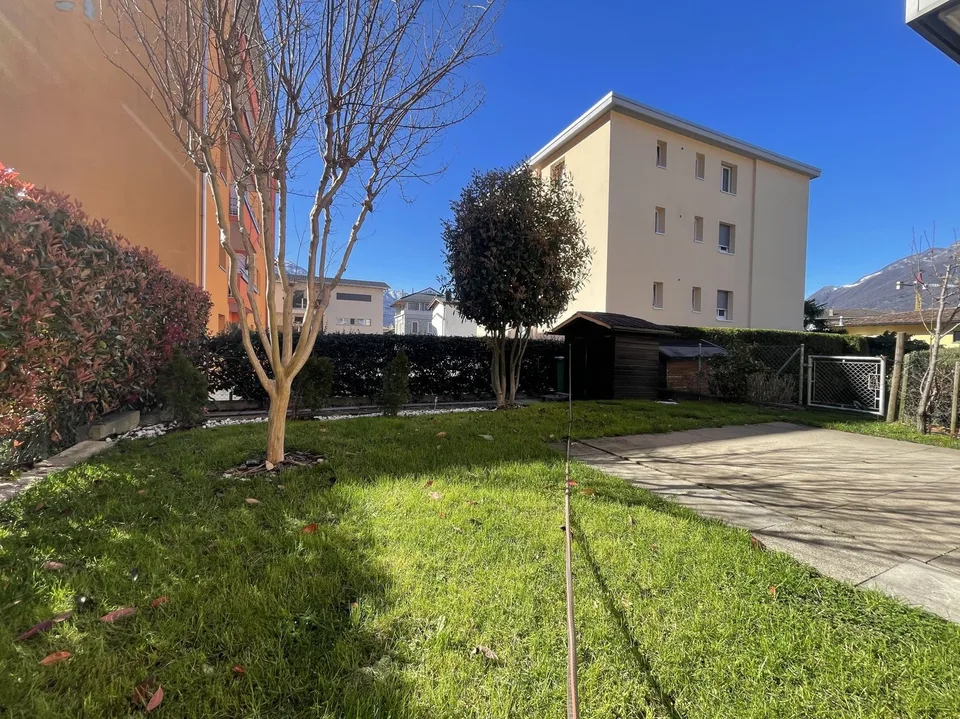 Appartement spacieux 2.5 pièces avec jardin rénové