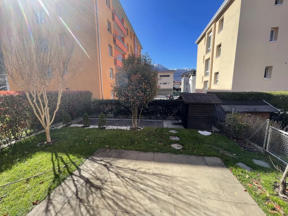 Appartement spacieux 2.5 pièces avec jardin rénové