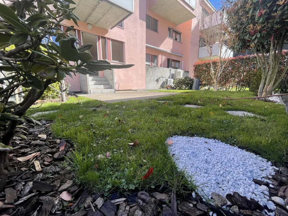 Appartement spacieux 2.5 pièces avec jardin rénové