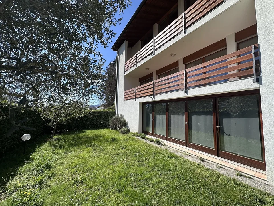 SPETTACOLARE ED AMPIA CASA GEMELLA A CADRO