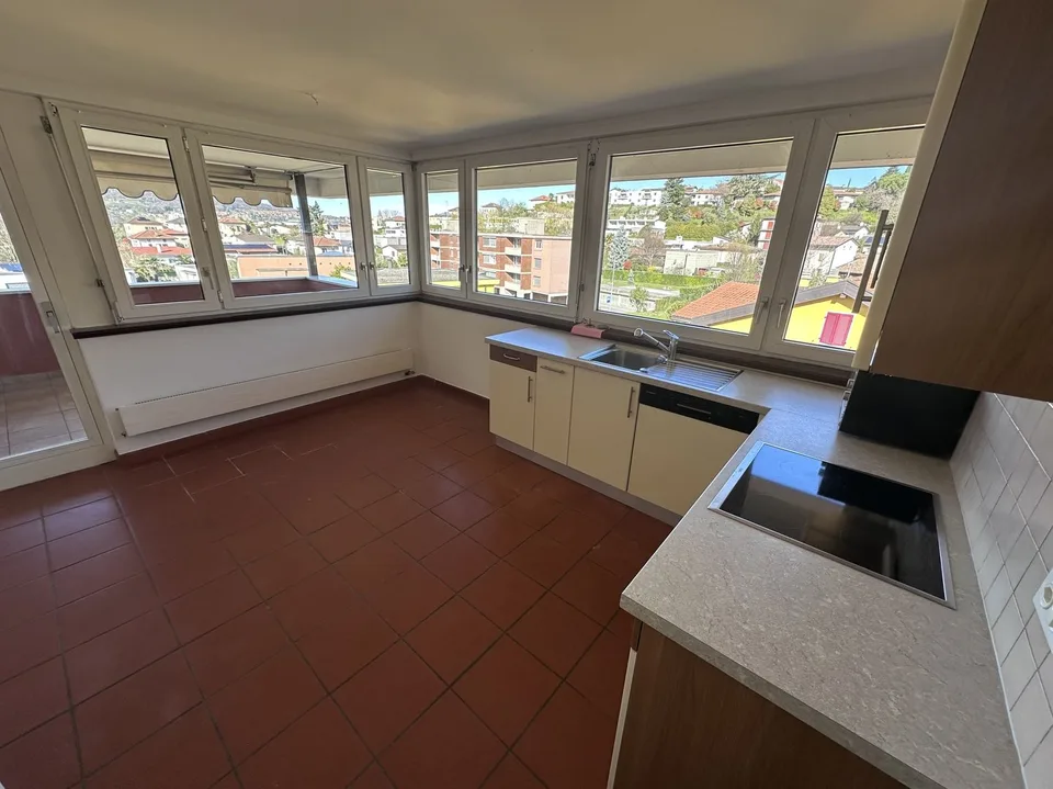 IMPERDIBILE ATTICO 4.5 CON PISCINA E VISTA PANORAMICA