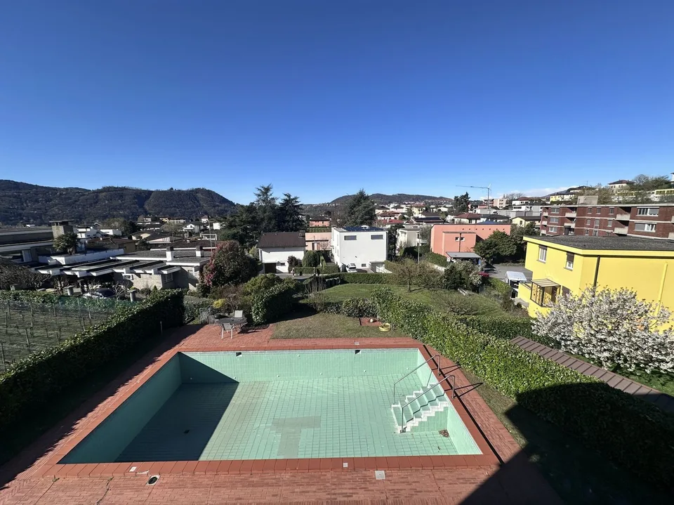 IMPERDIBILE ATTICO 4.5 CON PISCINA E VISTA PANORAMICA
