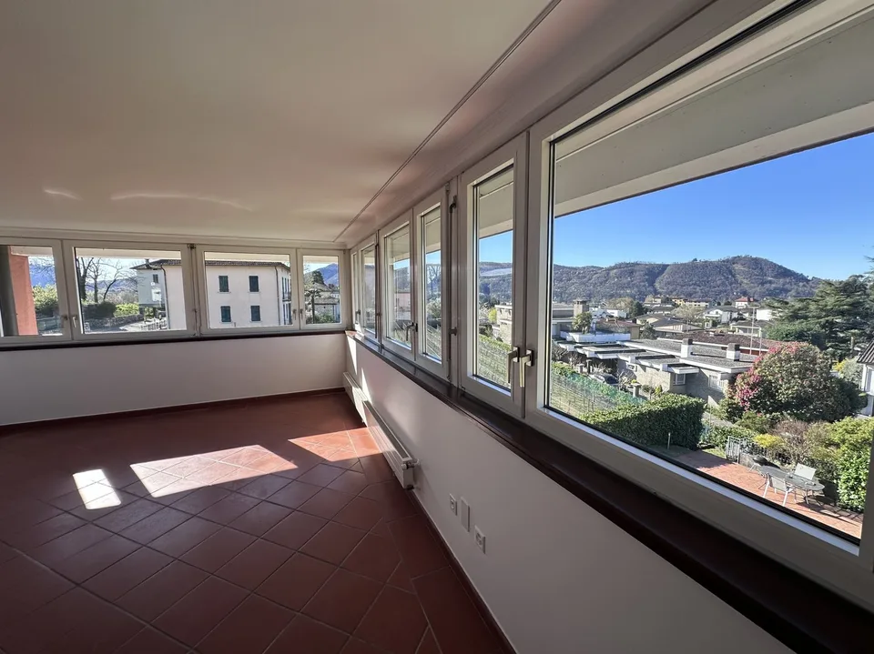 IMPERDIBILE ATTICO 4.5 CON PISCINA E VISTA PANORAMICA
