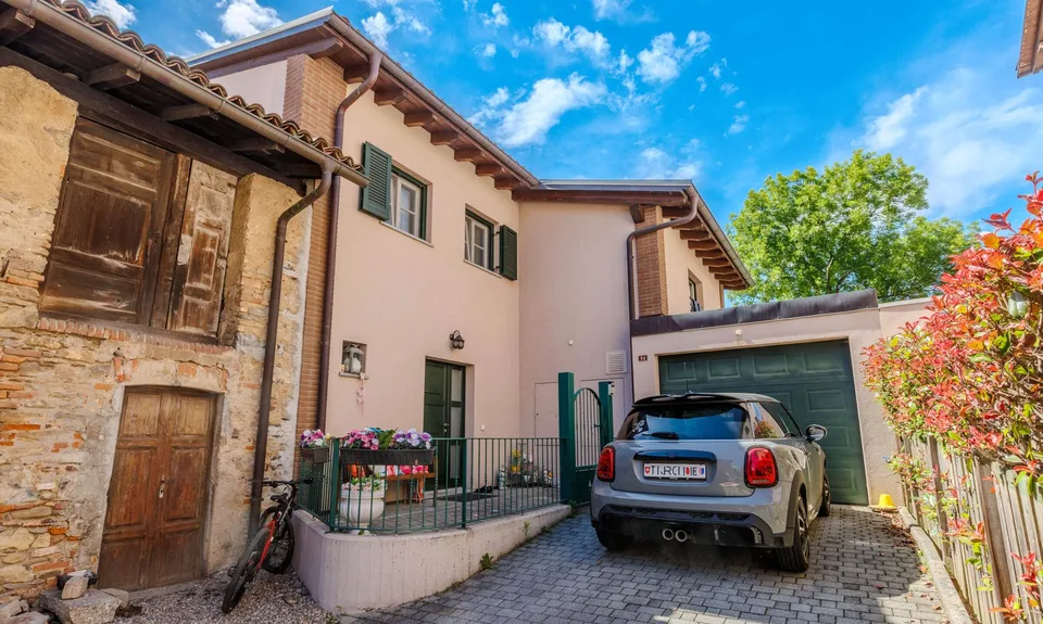 Magnificent 5.5-room house with garden in Genestrerio