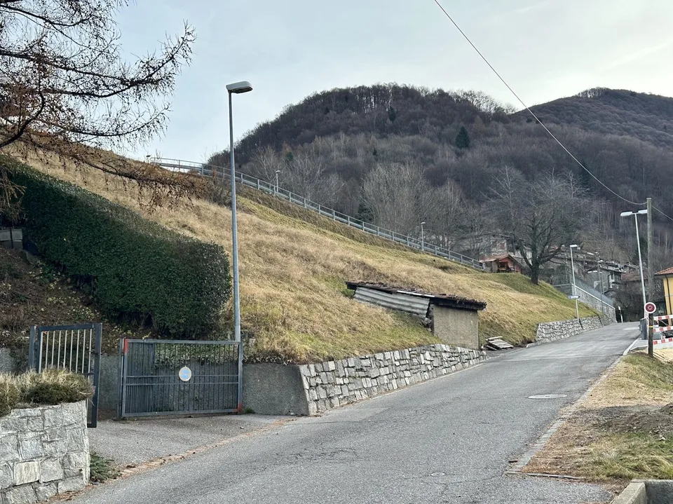 GROßES BAUGRUNDSTÜCK FÜR 3-4 WOHNUNITS IN CERTARA