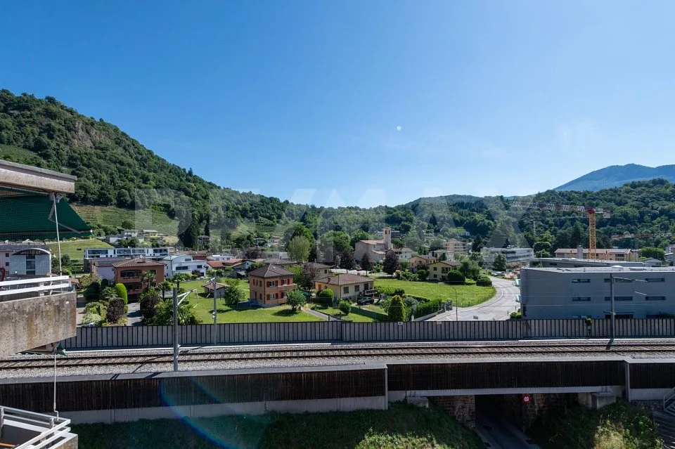Monolocale all'ultimo piano con posto auto
