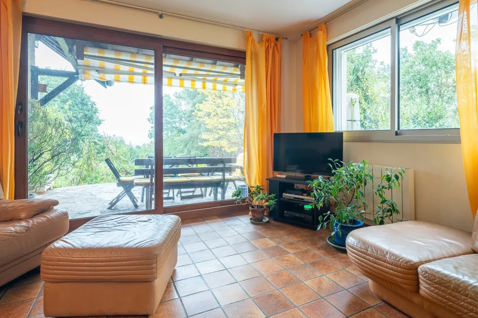Zu Verkaufen: Familienhaus 200 m² mit Bergblick und Swimmingpool