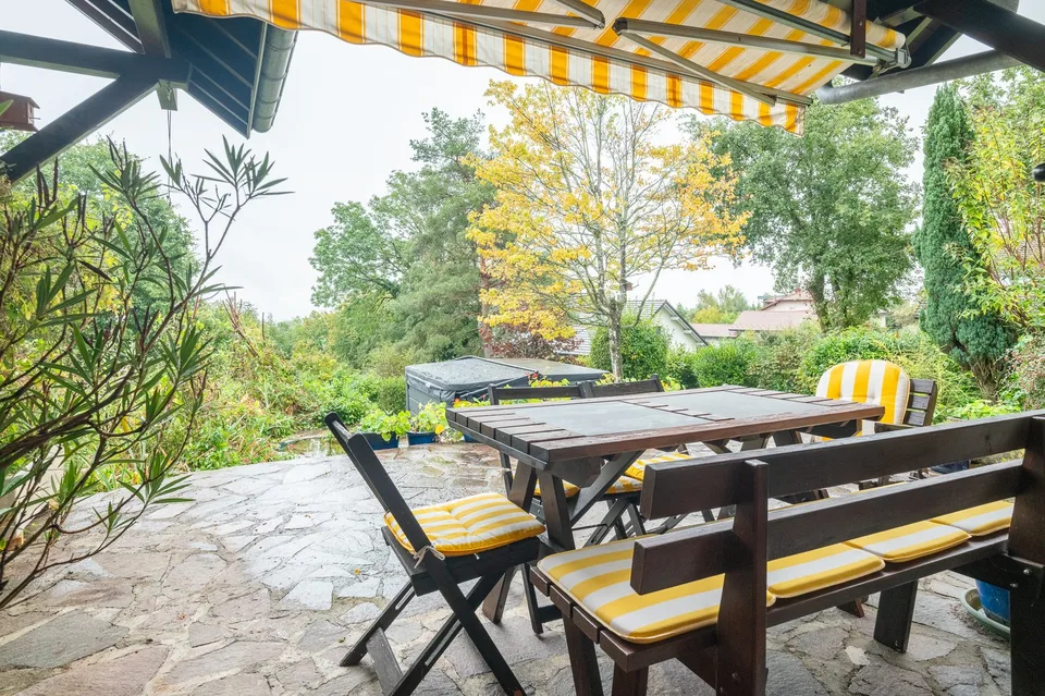 Zu Verkaufen: Familienhaus 200 m² mit Bergblick und Swimmingpool