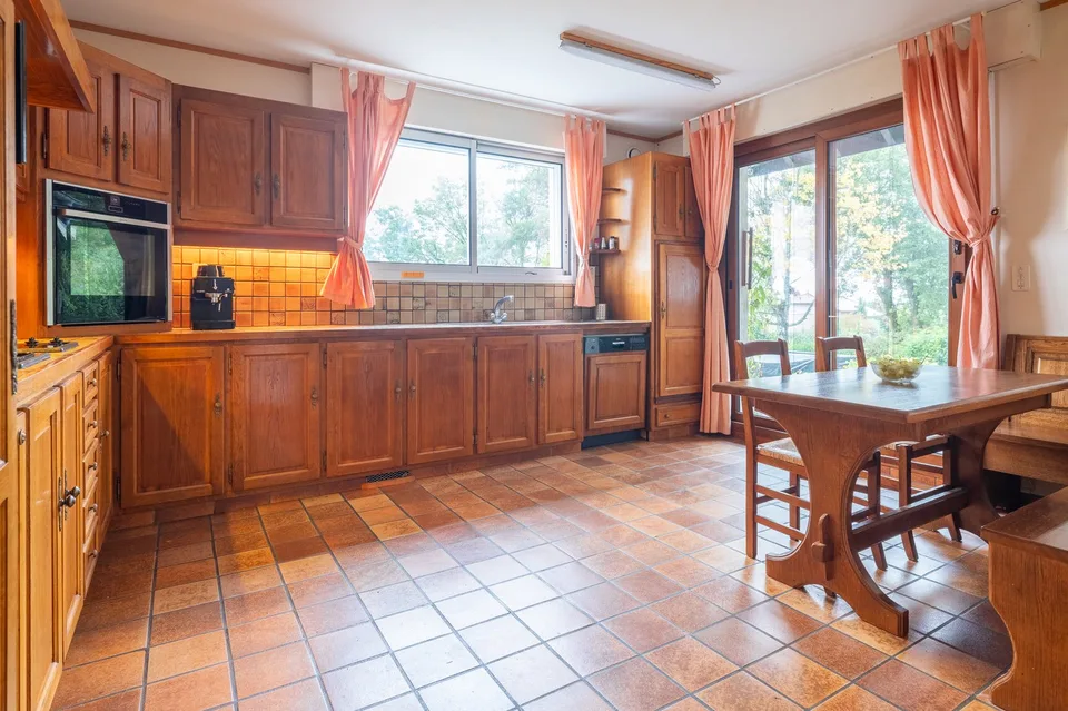 Zu Verkaufen: Familienhaus 200 m² mit Bergblick und Swimmingpool