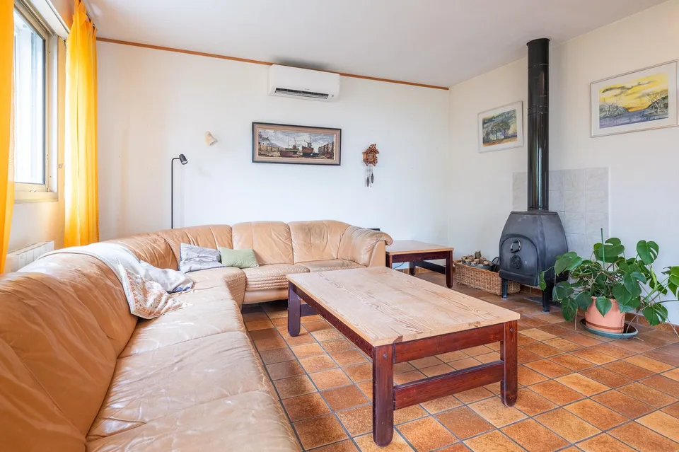 Zu Verkaufen: Familienhaus 200 m² mit Bergblick und Swimmingpool