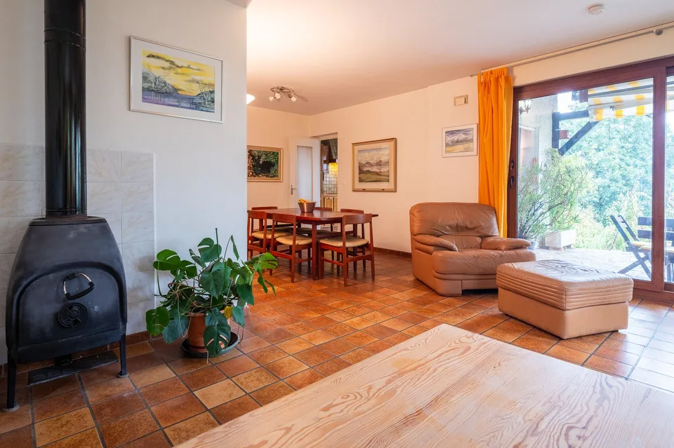 Zu Verkaufen: Familienhaus 200 m² mit Bergblick und Swimmingpool