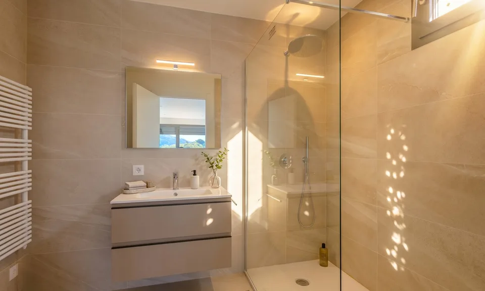 ATTICO 4.5 LOCALI + STANZE EXTRA UND POOL IN PONTE CAPRIASCA