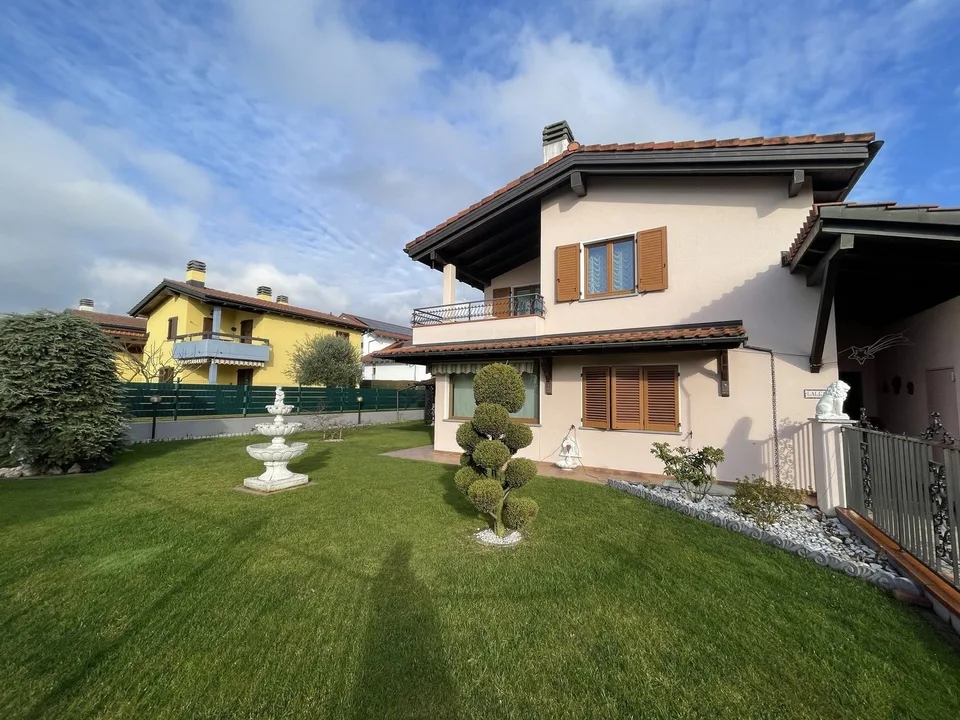 Belle maison unifamiliale 4.5 avec jardin soigné