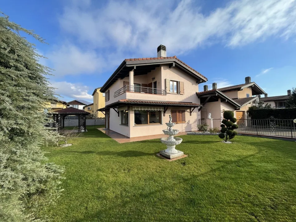 Belle maison unifamiliale 4.5 avec jardin soigné