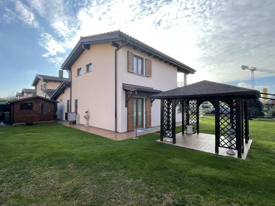 Belle maison unifamiliale 4.5 avec jardin soigné