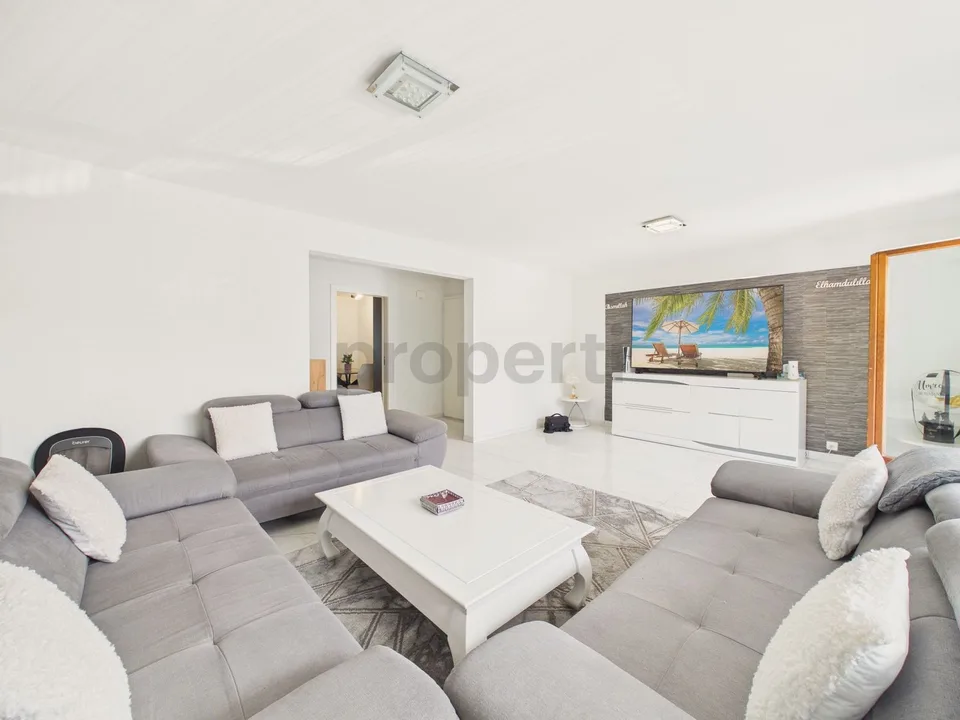 Spacious 4.5 rooms - apartment with balcony, Saxon