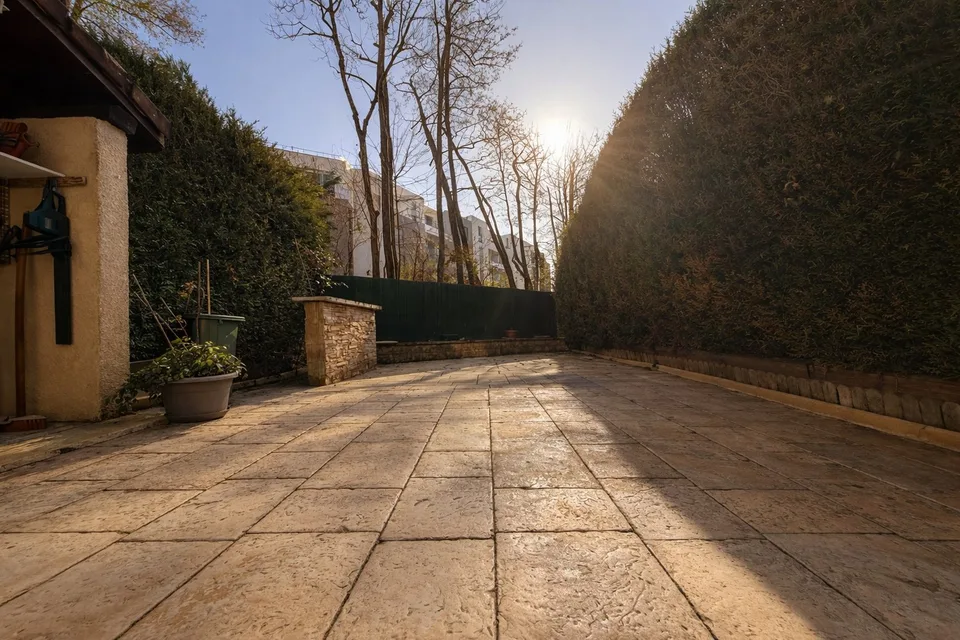 Maison familiale 5 pièces   105 m² Carrez   Grande terrasse, garage aménagé, parking   École à 5 min