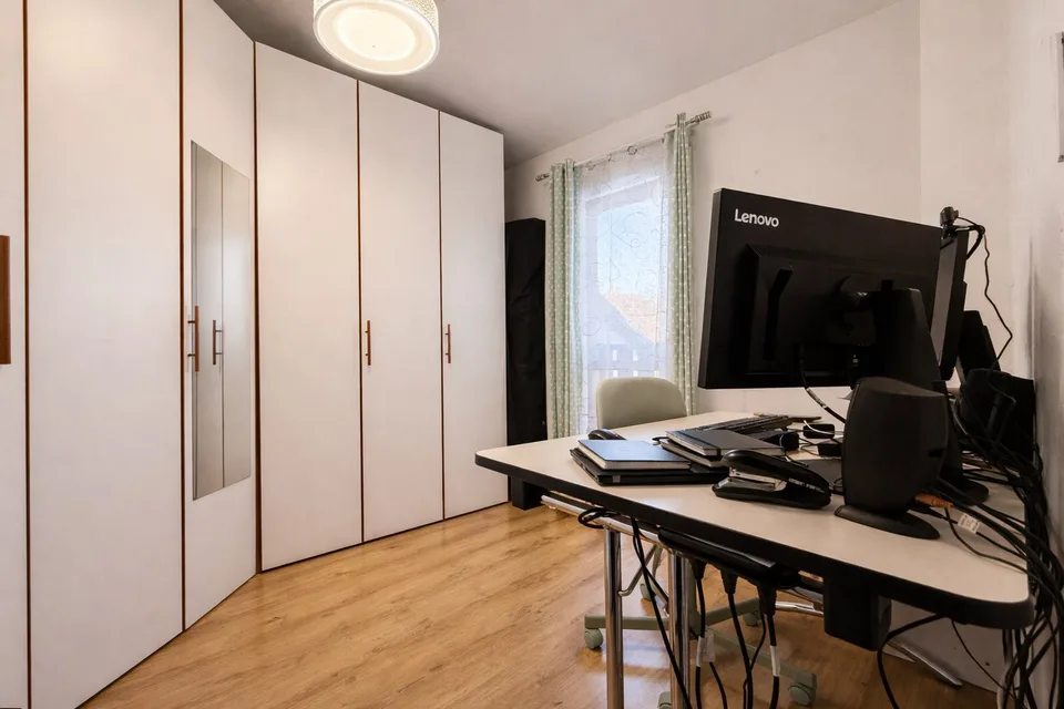 5-room family house, 105 m² Carrez, large terrace, converted garage, parking, school 5 minutes away