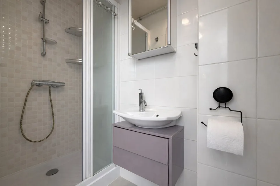 5-room family house, 105 m² Carrez, large terrace, converted garage, parking, school 5 minutes away