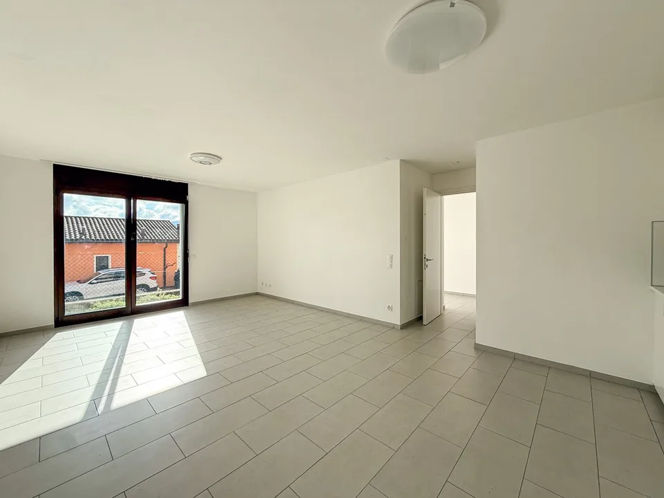 Moderno appartamento 2.5 locali con giardino a Vernate