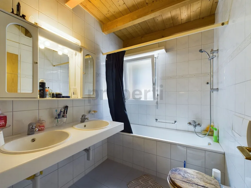 Spacious 5.5-room attic apartment in Mels