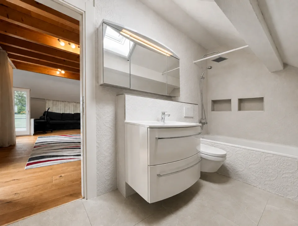 Bijou mit ausgebauter und fertiggestellter Wohnung