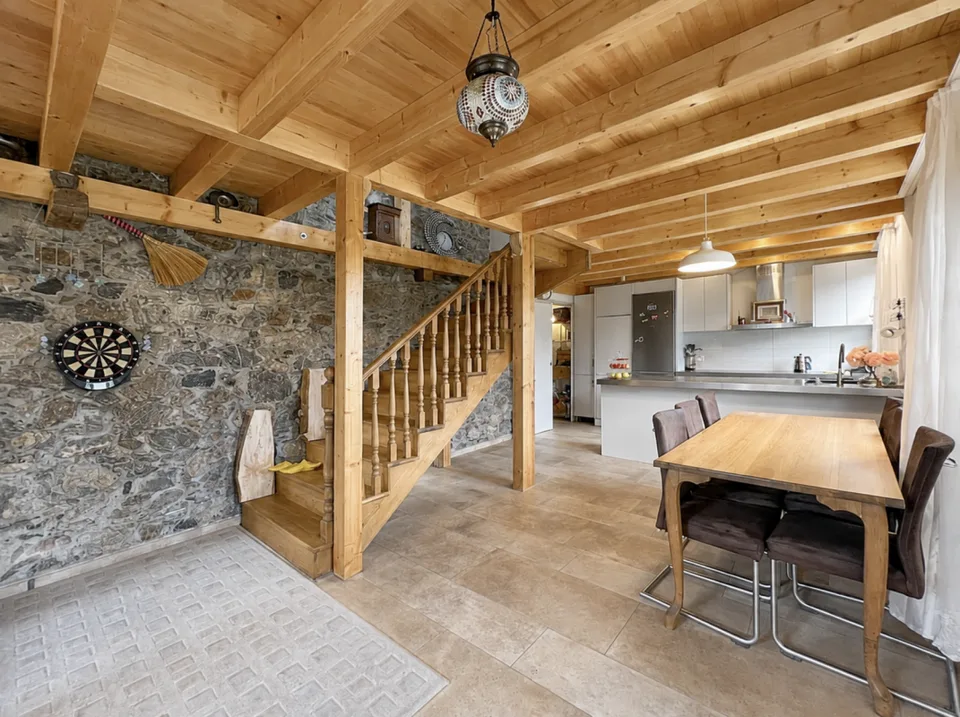 Bijou mit ausgebauter und fertiggestellter Wohnung