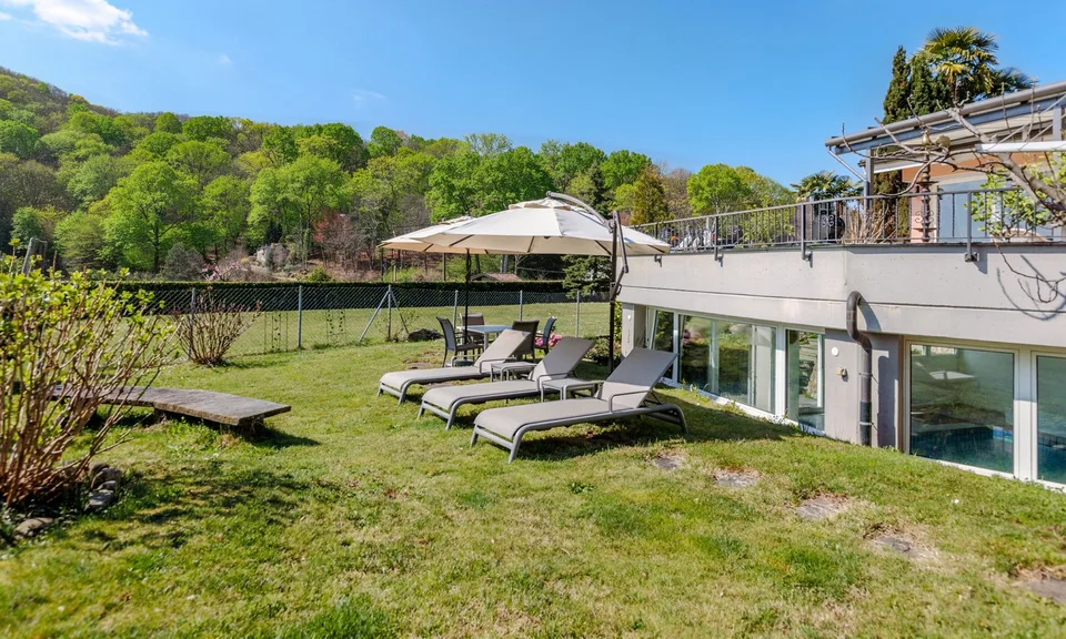 Prächtige Villa mit Pool und großen Außenflächen in Curio