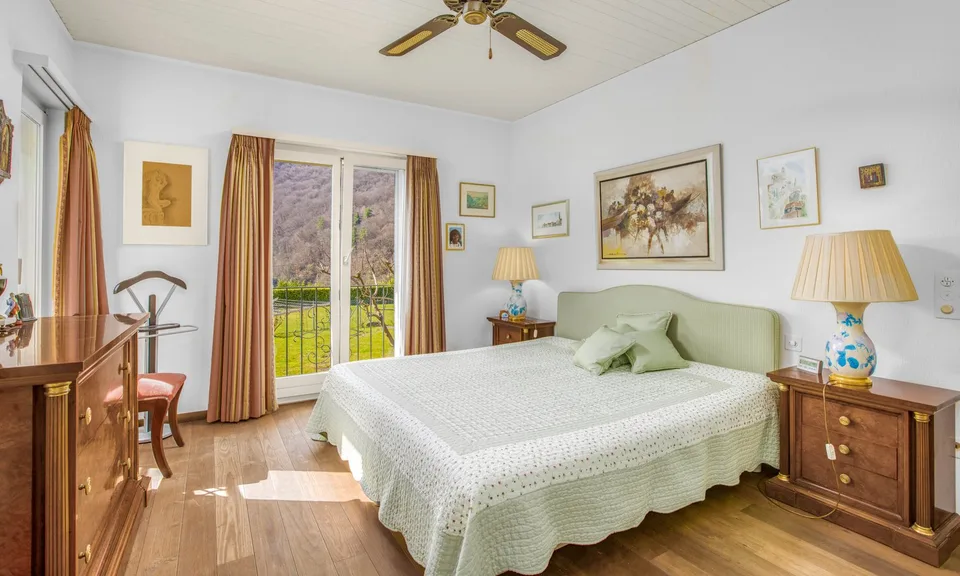 Prächtige Villa mit Pool und großen Außenflächen in Curio