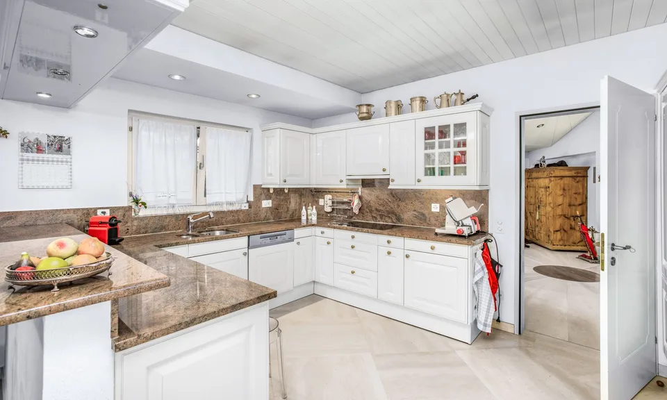 Prächtige Villa mit Pool und großen Außenflächen in Curio