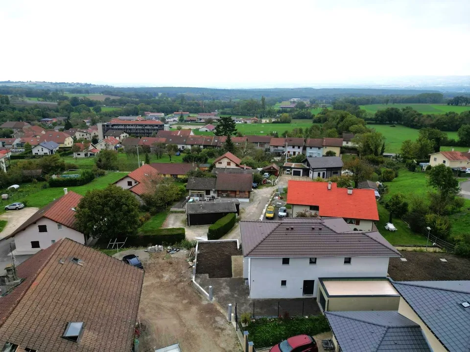 Developed land 724m2 in Peron (Logras)
