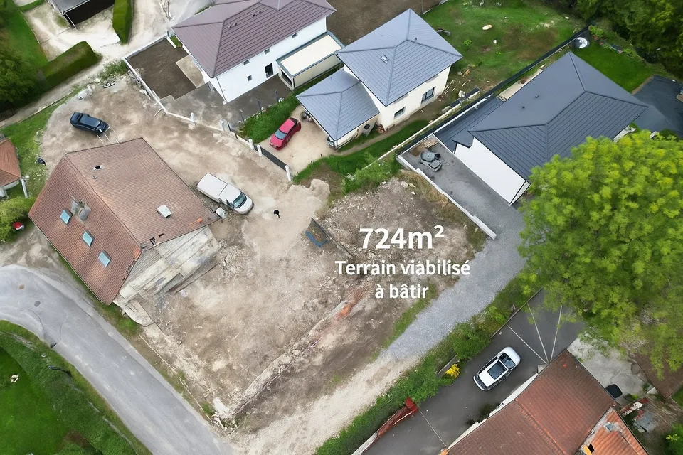 Developed land 724m2 in Peron (Logras)