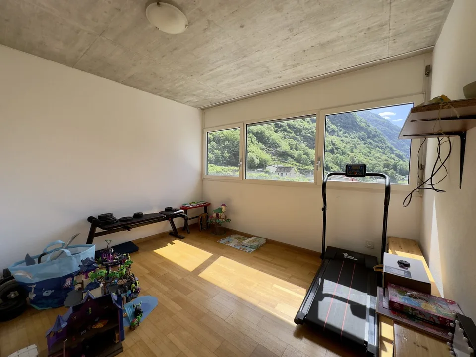 Maison moderne de 7 pièces avec grand jardin à Giornico