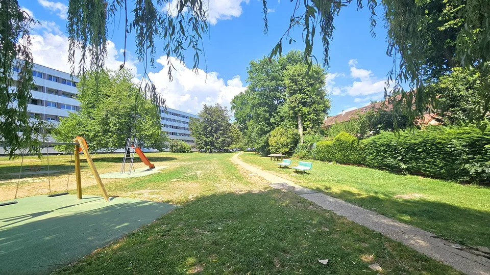 Ferney, T3 en attique 65,5 m² avec parking et cave